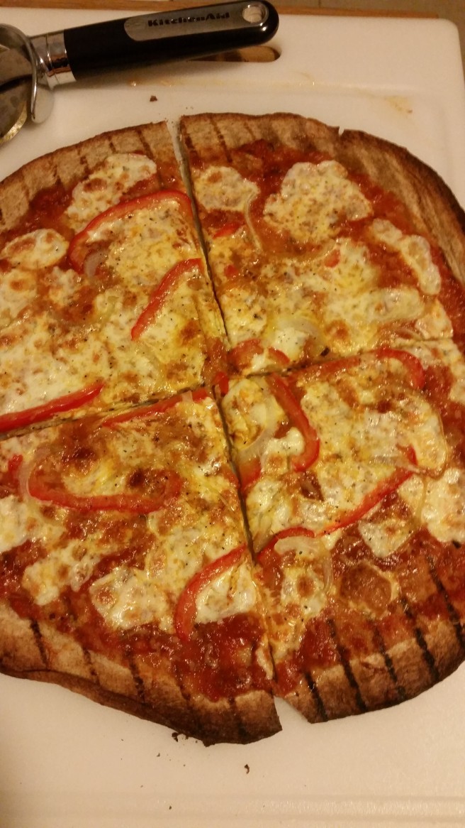 Red pepper and onion pizza